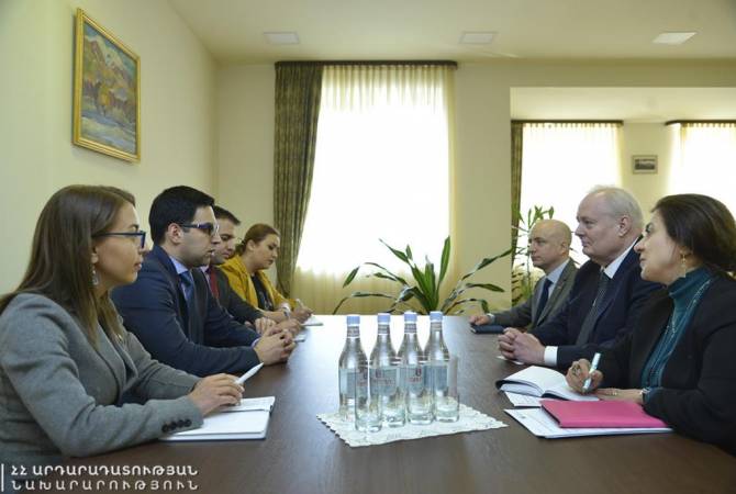 Министр юстиции Армении принял временного поверенного в делах Соединенного 
Королевства 

