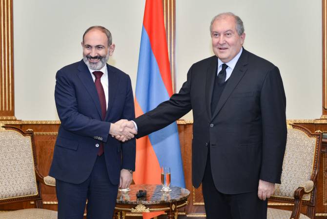 رئيس الجمهورية أرمين سركيسيان ورئيس الوزراء نيكول باشينيان يجتمعان في لقاء عمل 