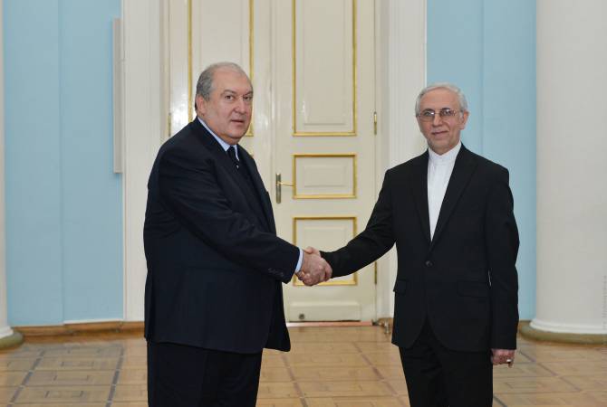 Новоназнченный посол Ирана вручил верительные грамоты президенту Армении