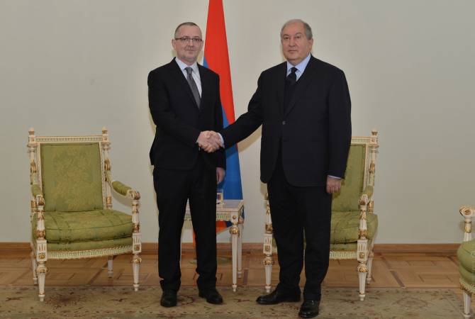 الرئيس أرمين سركيسيان يتلقى أوراق اعتماد سفير سلوفينيا الجديد لدى أرمينيا توماز مينسين