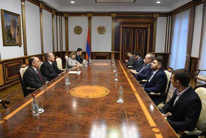 الرئيس سركيسيان يستقبل أعضاء فريق الطلاب بجامعة يريفان الحكومية المميز بمسابقة برمجة الطلاب الدولية