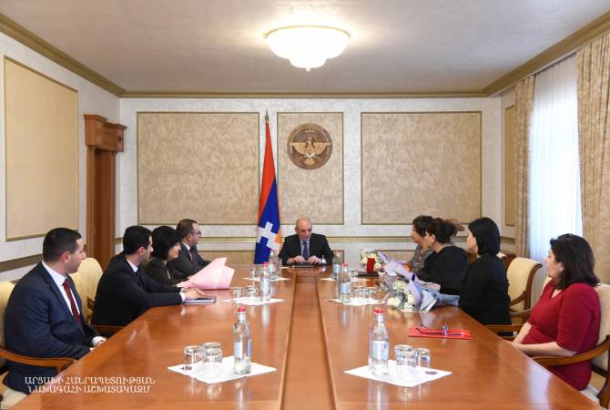 President of Artsakh gives state awards to representatives of "Mrakats" State Chamber Choir