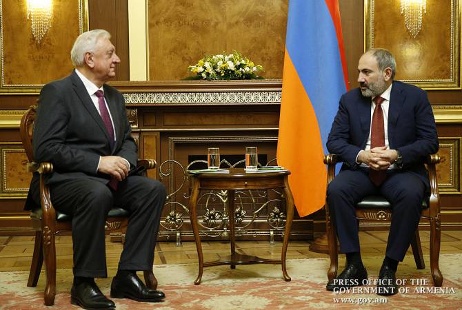 Pashinyan a reçu Mikhaïl Myasnikovitch