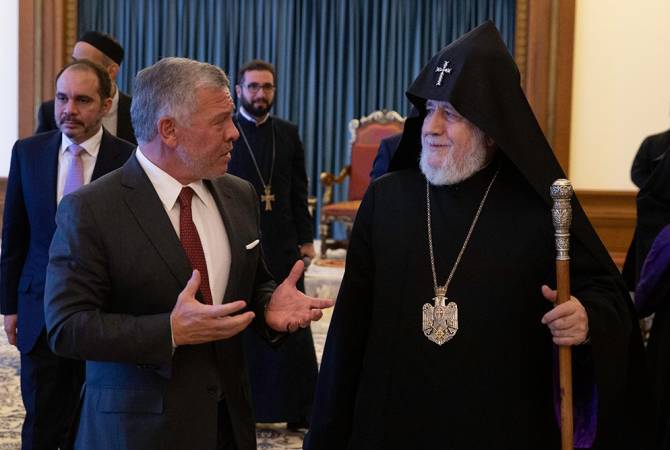 قداسة كاثوليكوس عموم الأرمن كاركين ال2 يستقبل العاهل الأردني الملك عبد الله ال2 في الكرسي الأم