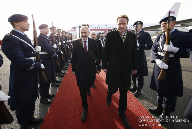 الوفد الذي يرأسه رئيس الوزراء الأرميني نيكول باشينيان يصل إلى ألمانيا في زيارة عمل