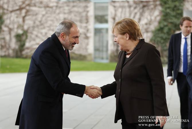 Nikol Pashinyan et Angela Merkel ont fait des déclarations aux représentants des médias
