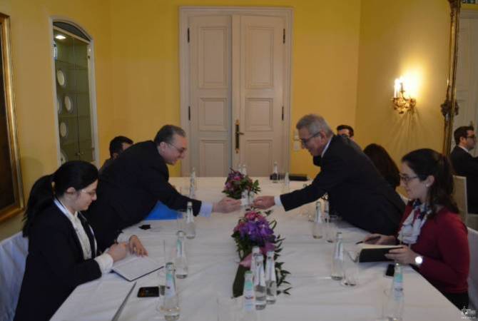 Министры  ИД Армении и Кипра обсудили подготовку к первому  трехстороннему  
саммиту  с Грецией
