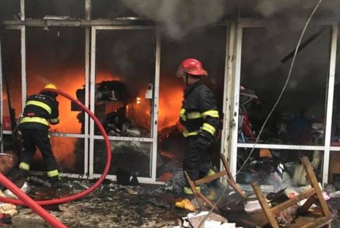 Пожар в крупнейшем торговом центре Баку потушили