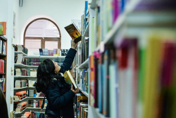 Women read more than men in Armenia – study  