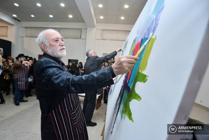 فنانين أرمن يبتدعون لوحة موحدة لتقديم الدعم للصين بمكافحة فيروس كورونا-وزير الخارجية يشترك بالحدث-