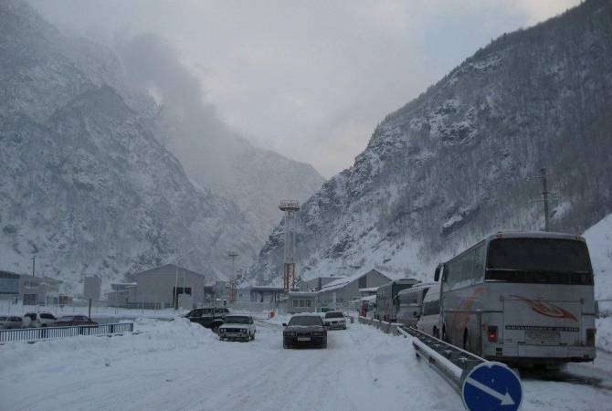 ՀՀ մի շարք շրջաններում ձյուն է տեղում, Լարսը փակ է բեռնատարների համար