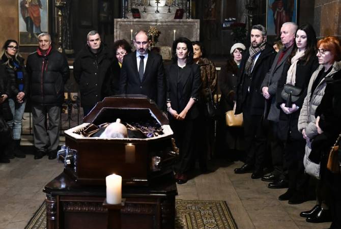 Le Premier ministre a été présent aux funérailles de Yervand Manarian
