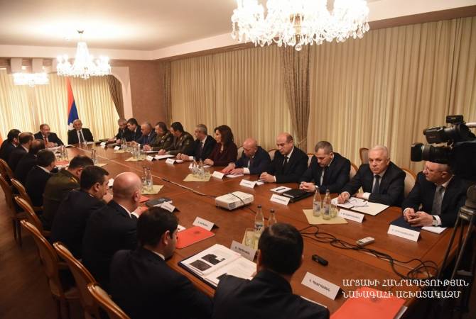 Никол Пашинян и Бако Саакян в Арцахе провели совместное заседание Советов 
безопасности  