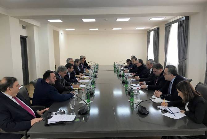 Зограб Мнацаканян встретился с представителями комитетов “Ай Дата”

