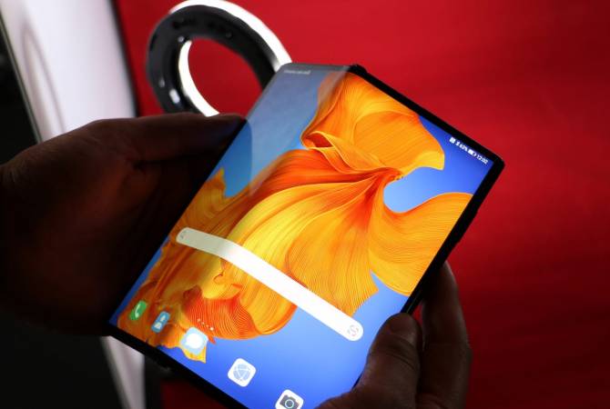 Huawei представила улучшенный смартфон Mate Xs с гибким экраном