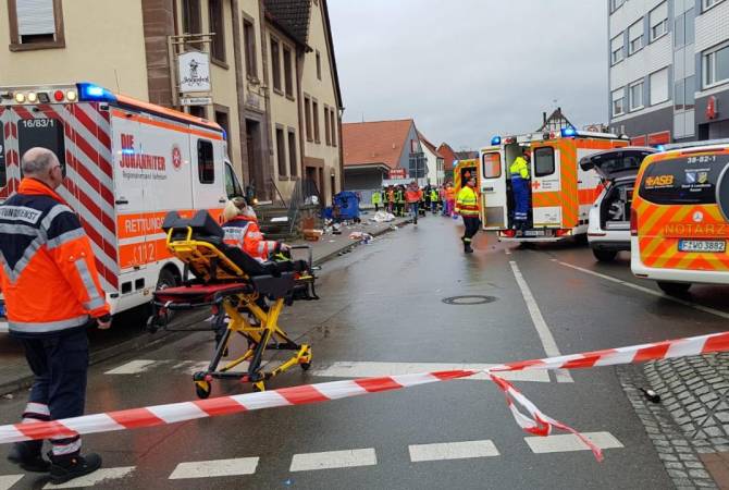 Число пострадавших при наезде машины на шествие в Германии превысило 50 человек