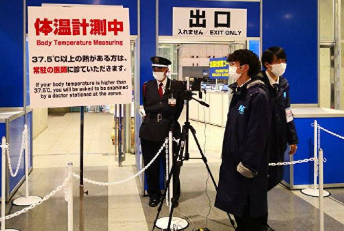 Ճապոնիայում դիմակներ են բաժանում ցուցահանդես այցելողներին եւ չափում նրանց ջերմությունը 
