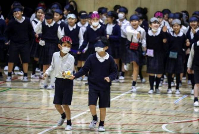 СМИ: все школы Японии закроют из-за коронавируса