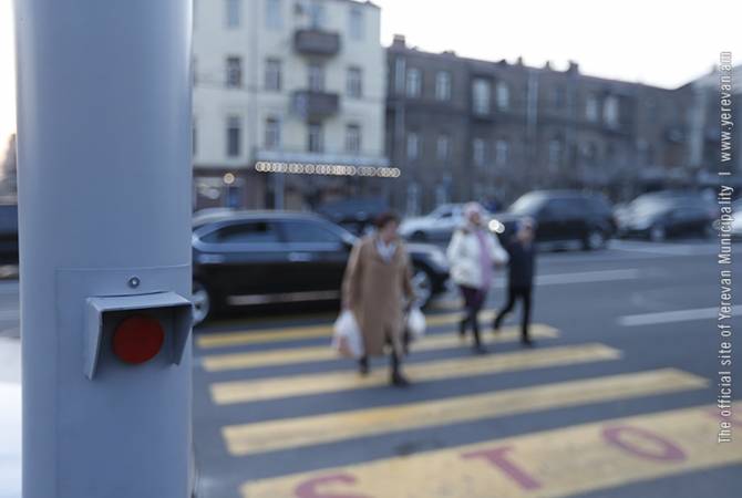 На 37 переходах Еревана будут установлены светофоры в режиме вызова пешехода

