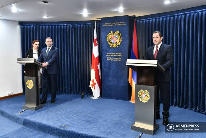 Министры обороны Армении и Грузии обсудили региональный мир