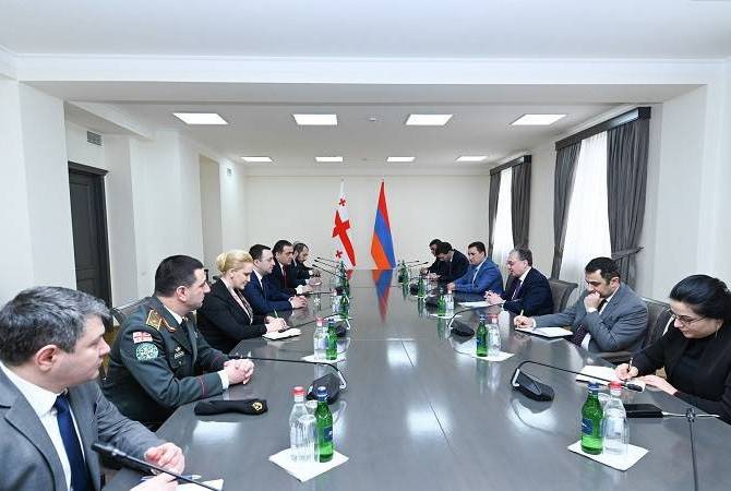 Zohrab Mnatsakanian a rencontré le Ministre géorgien de la Défense