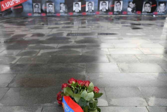 АРМЕНИЯ: От имени президента РА воздана дань памяти жертв трагических событий 1 марта 2008 года