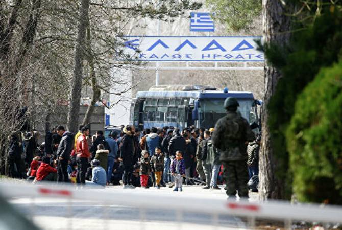 Австрия отправит полицию в Грецию для сдерживания потока мигрантов