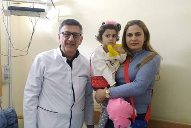 Трехлетняя Арзнда из Ирака, перенесшая операцию на сердце, выписана из больницы

