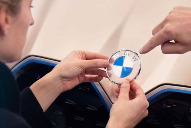 BMW dévoile son nouveau logo
