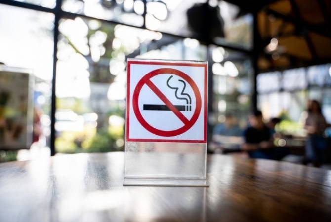 Sarkissian signs into law smoking ban 