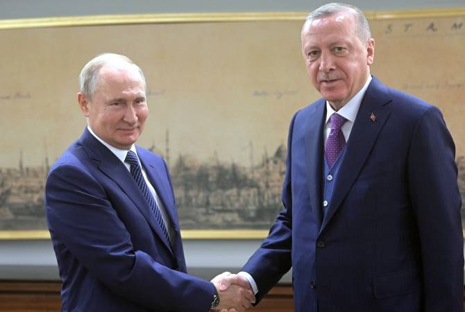 Erdogan dit avoir proposé à Poutine d’exploiter des champs pétrolifères en Syrie