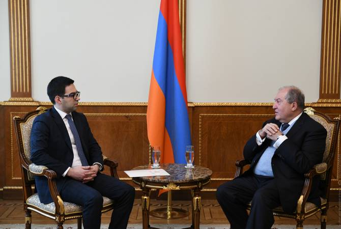 Президент Республики Армения провел рабочую встречу с министром юстиции 

