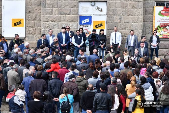 لا يوجد فساد منظّم في أرمينيا-رئيس الوراء الأرميني نيكول باشنييان بحملة«نعم»على التعديلات الدستورية