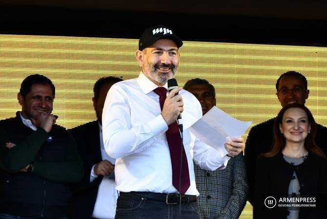 Self-quarantined PM Pashinyan awaits coronavirus test result after contact with infected person 