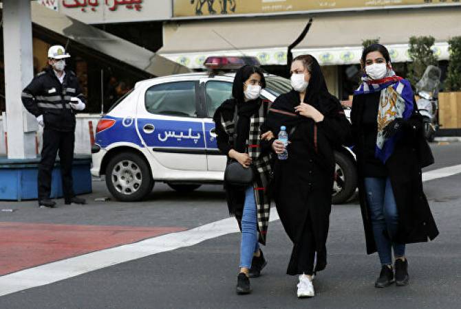 В Иране установят контроль на выездах из провинций из-за коронавируса

