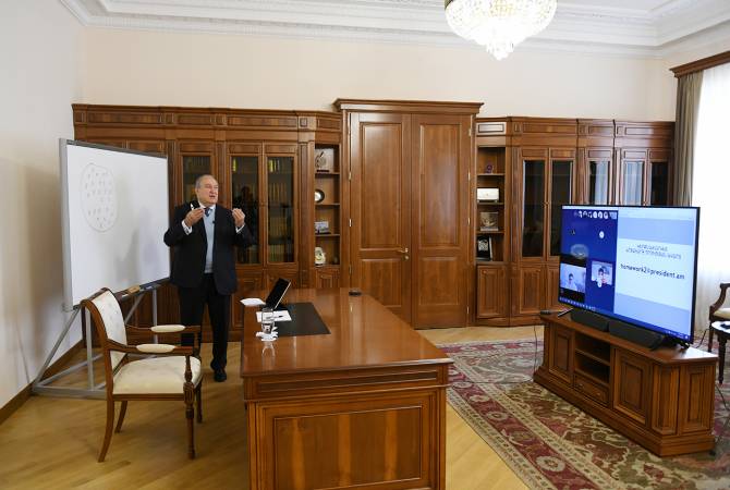 رئيس الجمهورية أرمين سركيسيان يلقي محاضرة عن بعد في الرياضيات والفيزياء والمعلوماتية 