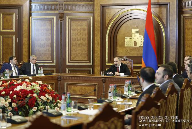 رئيس وزراء أرمينيا نيكول باشينيان يترأس مناقشة التدابير الاقتصادية للأزمة الناجمة من تفشي فيروس... 