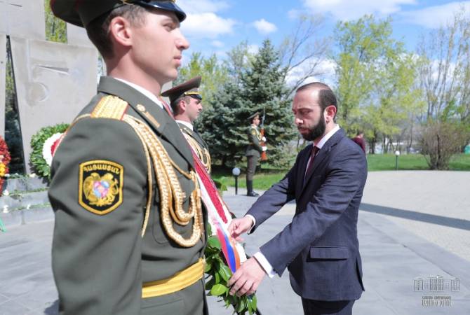 Арарат Мирзоян посетил пантеон "Ераблур"