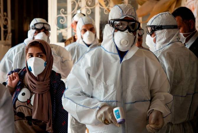 Число заразившихся коронавирусом в Иране за сутки увеличилось на 2 715 человек


