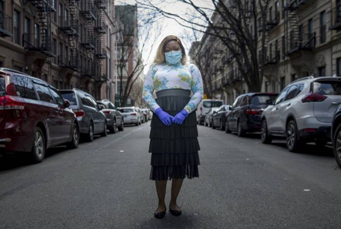 Нью-Йорк: власти говорят о проблеске надежды на фоне почти 4200 умерших от 
коронавируса