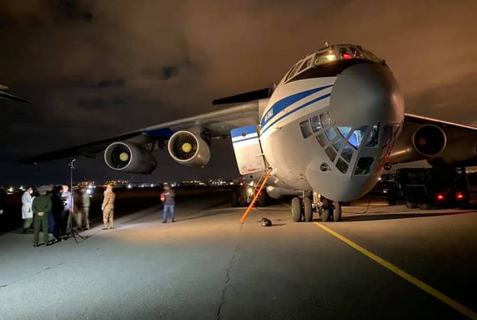 متخصصون من القوات المسلحة الروسية يصلون لأرمينيا بطائرة مجهّزة للمساعدة بمحافحة فيروس كورونا 