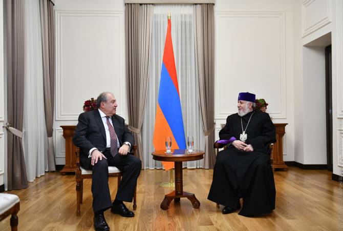 الرئيس أرمين سركيسيان يتلقى تهنئة من قداسة كاثوليكوس عموم الأرمن كاريكين ال2 بعيد الفصح المجيد
