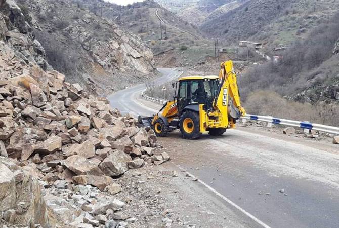  На  автомагистрали Ереван—иранская граница произошел камнепад 