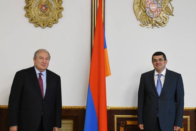 Армен Саркисян провел неофициальную встречу с избранным президентом Арцаха 
Араиком Арутюняном

 