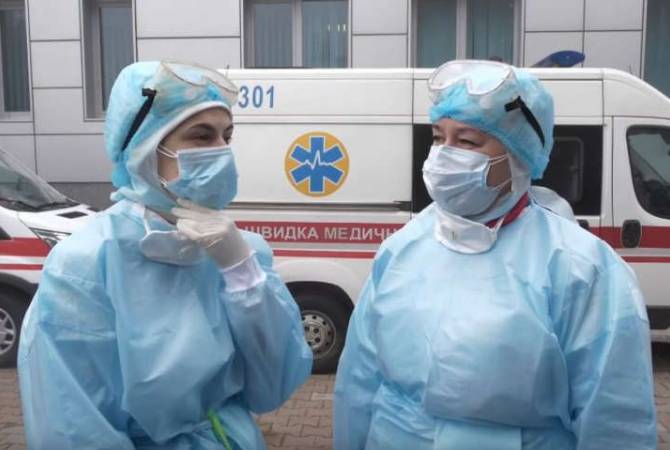  На Украине число заболевших COVID-19 медиков приблизилось к тысяче. РИА Новости

 