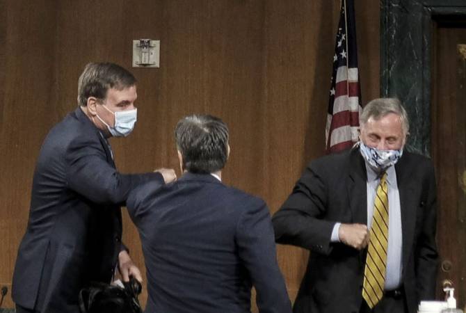 Сенаторы США возвращаются в Конгресс, несмотря на угрозу коронавируса

