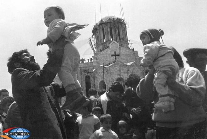 Тройной  майский праздник объединяет армянский  народ вокруг значения Победы и 
Мира
