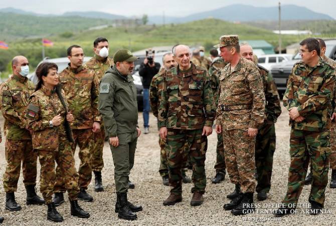 Pashinyan visits Artsakh’s Defense Army units and border positions