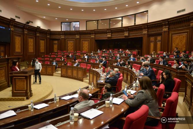 Парламент Армении одобрил проект, расширяющий круг пользователей услуг 
общественного защитника

