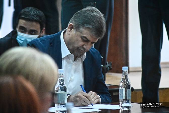  Карен Карапетян представил причину своего ходатайства об изменении меры пресечения 
Кочаряна

 